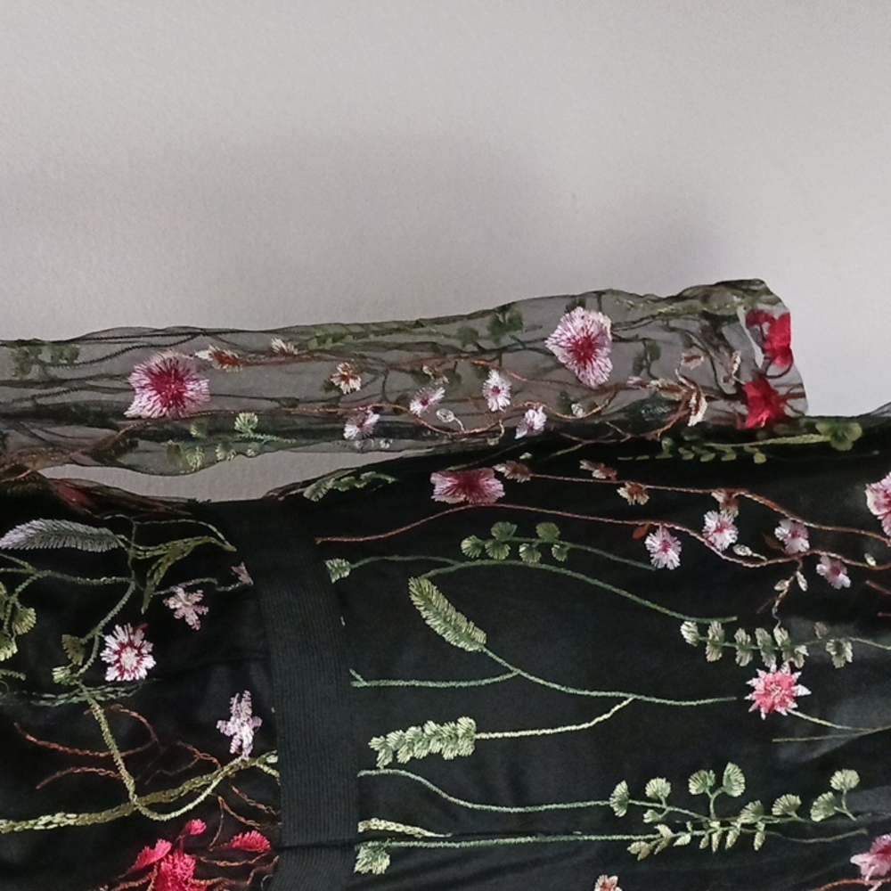 Embroidered tulle dress w flowers - Picture 4 of 11